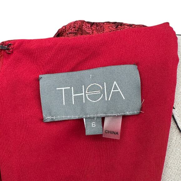 THEIA Red 3/4 Bell Sleeve Textured Floral Pattern Scoop Neck Sheath Dress Size 6 - Picture 4 of 8